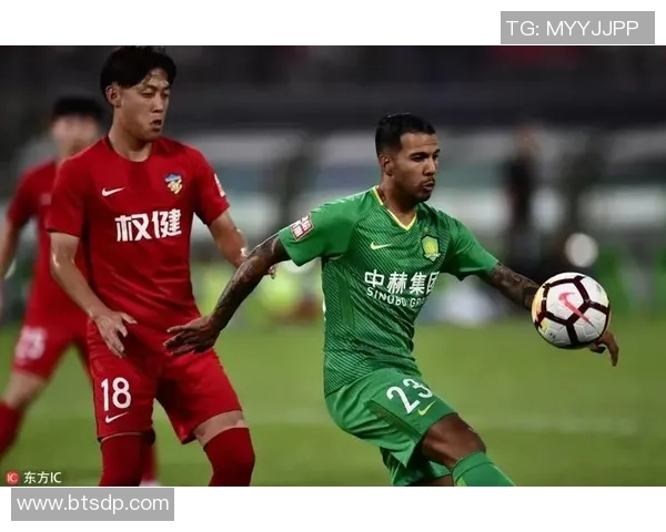 重庆足球队在选拔赛中以63分强势领跑积分榜展现出色竞技状态